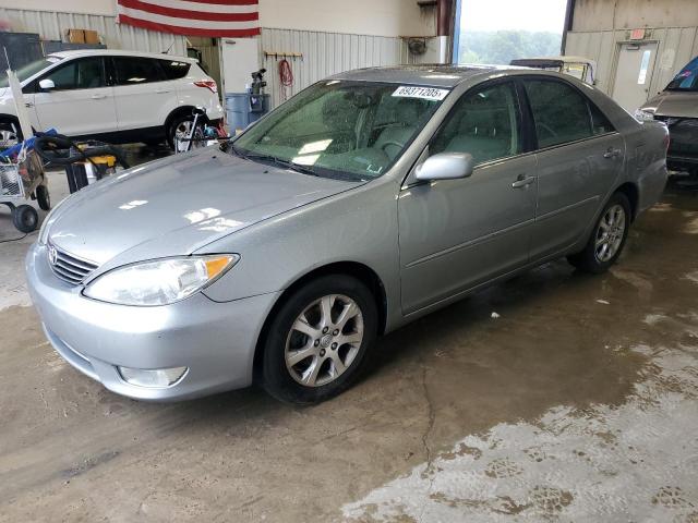 TOYOTA CAMRY LE 2005 with VIN 4T1BF32K15U618351 - Photo from auction