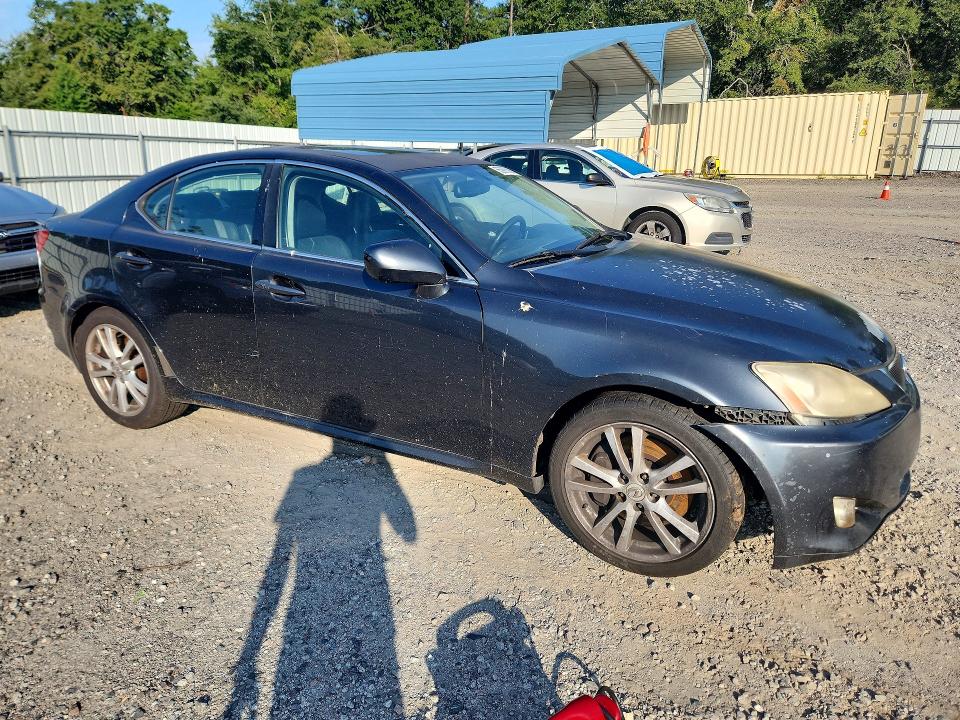 Photo 4 from auction – 2006 LEXUS IS with VIN JTHBE262462004952