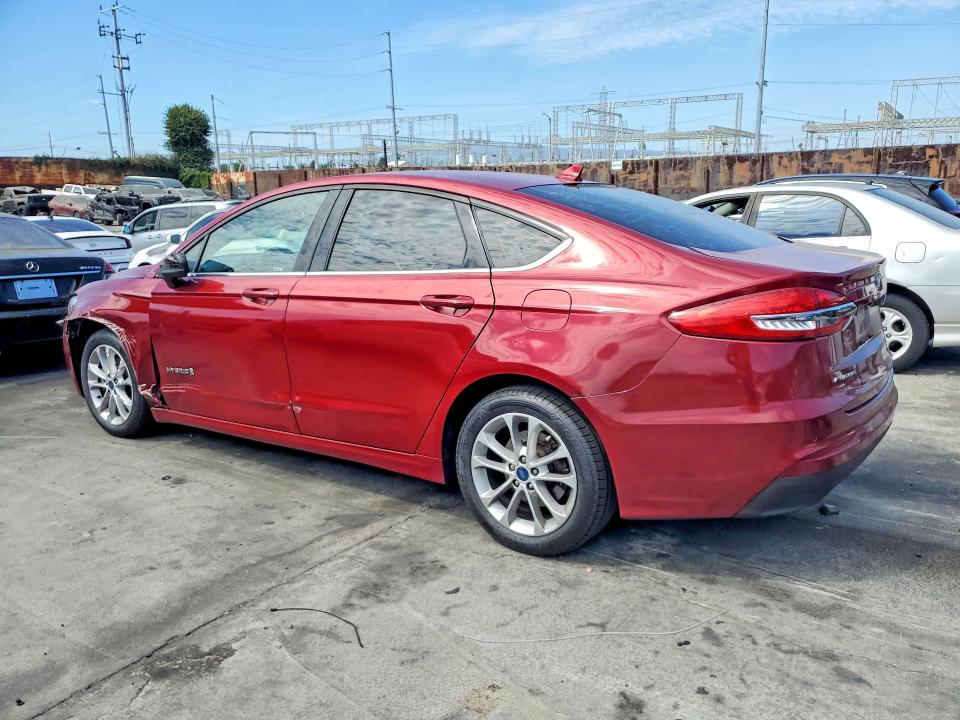 Photo 2 from auction – 2019 FORD FUSION with VIN 3FA6P0LU6KR242417