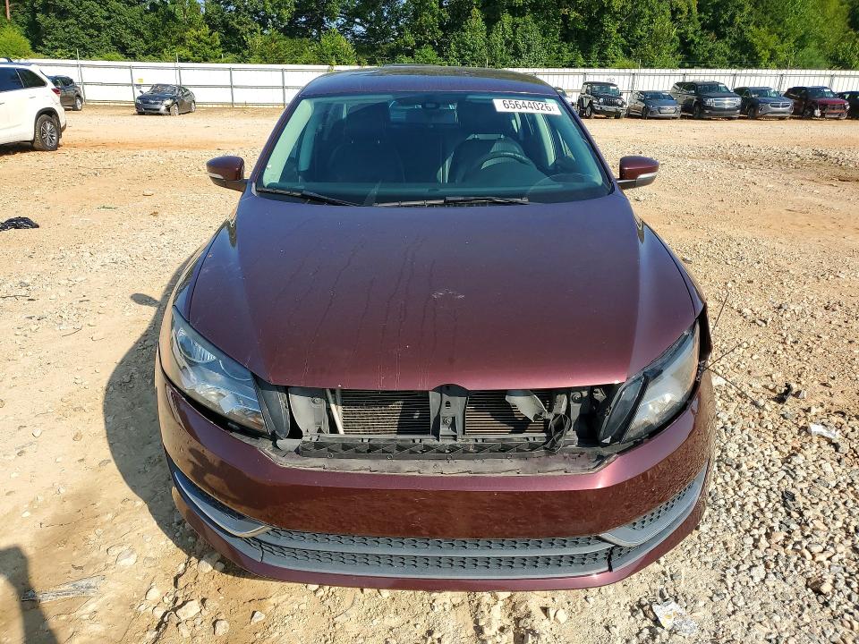 Photo 5 from auction – 2013 VOLKSWAGEN PASSAT with VIN 1VWAP7A37DC140551
