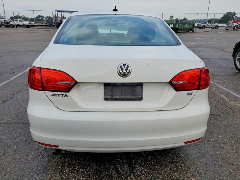 Photo 6 from auction – 2014 VOLKSWAGEN JETTA with VIN 3VWD17AJ5EM369050