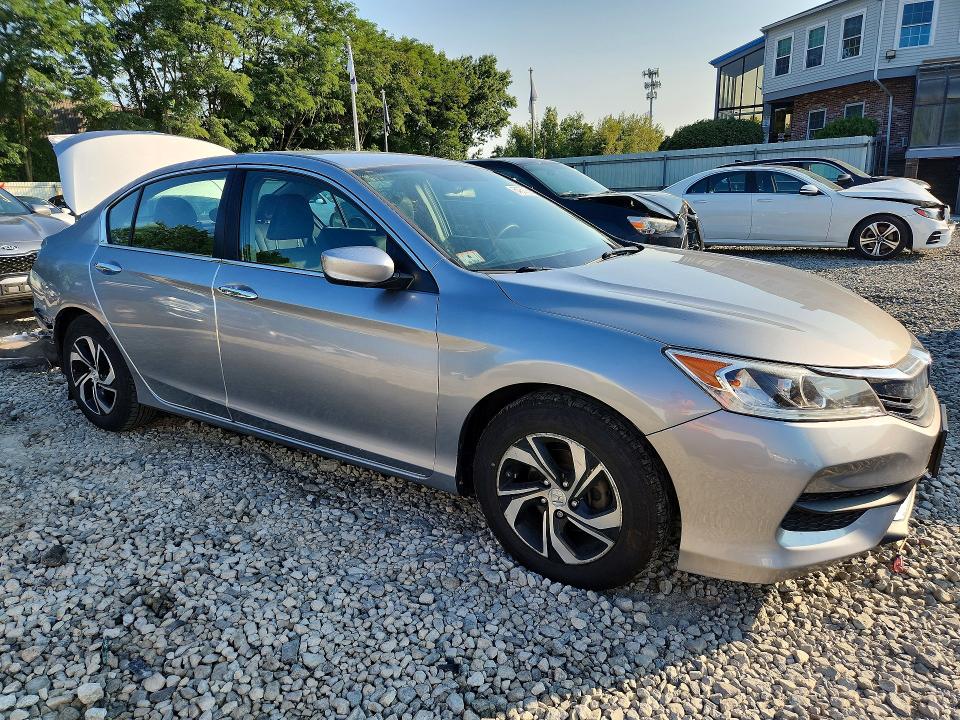 Photo 4 from auction – 2017 HONDA ACCORD with VIN 1HGCR2F38HA293864