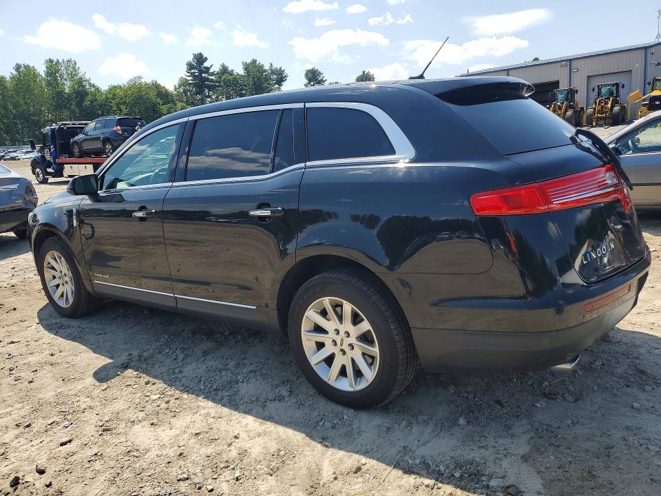 Photo 2 from auction – 2017 LINCOLN MKT with VIN 2LMHJ5NK9HBL00282