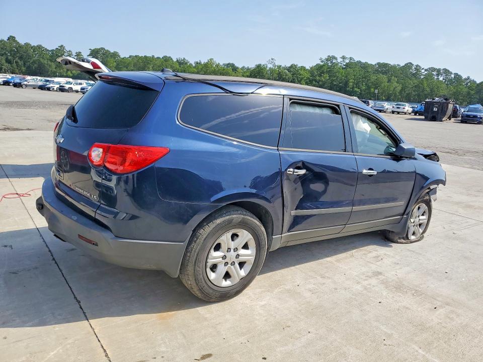 Photo 3 from auction – 2011 CHEVROLET TRAVERSE with VIN 1GNKREED6BJ207598