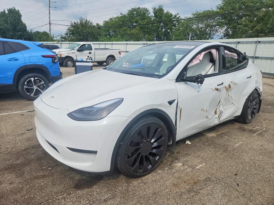TESLA MODEL Y 2024 с VIN 7SAYGDEF5RA318908 - Снимка от търг
