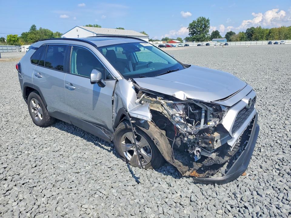 Photo 4 from auction – 2022 TOYOTA RAV4 with VIN 2T3P1RFV3NW315512