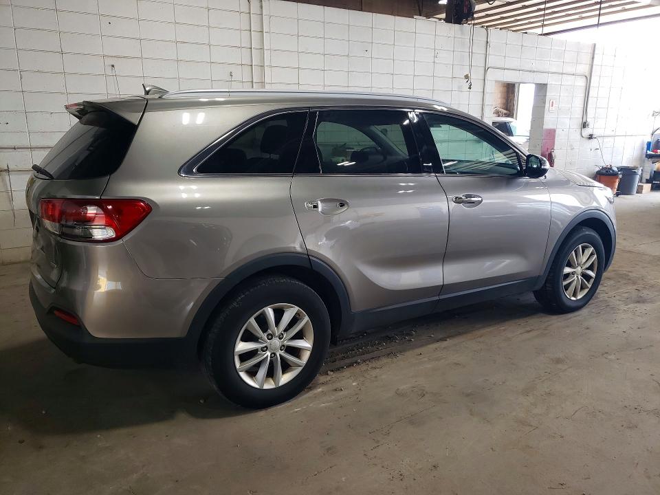 Photo 3 from auction – 2017 KIA SORENTO with VIN 5XYPG4A34HG244153
