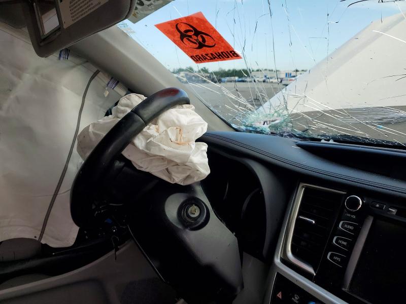 Photo 9 from auction – 2019 TOYOTA HIGHLANDER with VIN 5TDBZRFH2KS734719