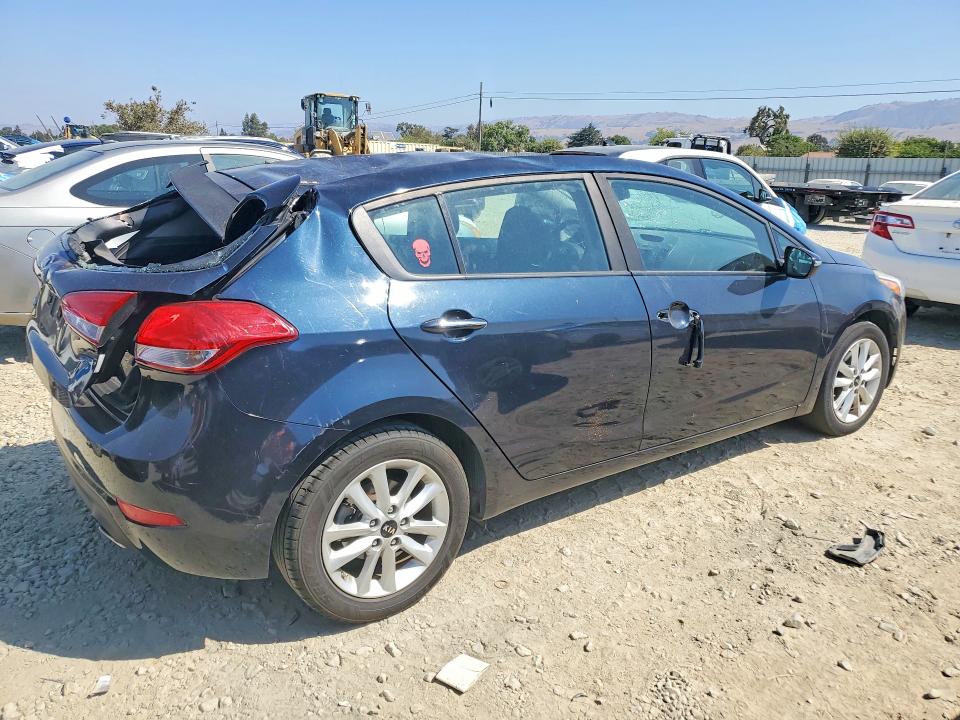 Photo 3 from auction – 2017 KIA FORTE5 with VIN KNAFK5A83H5676914