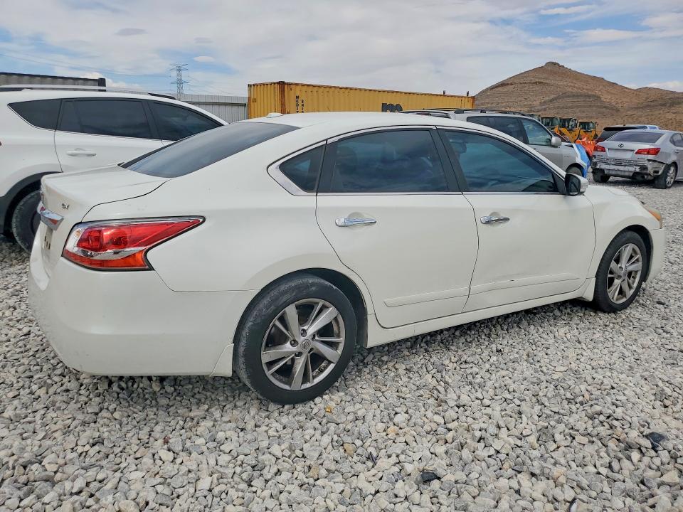 Photo 3 from auction – 2015 NISSAN ALTIMA with VIN 1N4AL3AP9FC494252