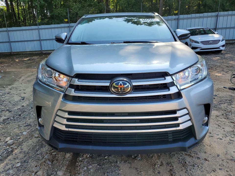 Photo 5 from auction – 2019 TOYOTA HIGHLANDER with VIN 5TDKZRFH4KS566792