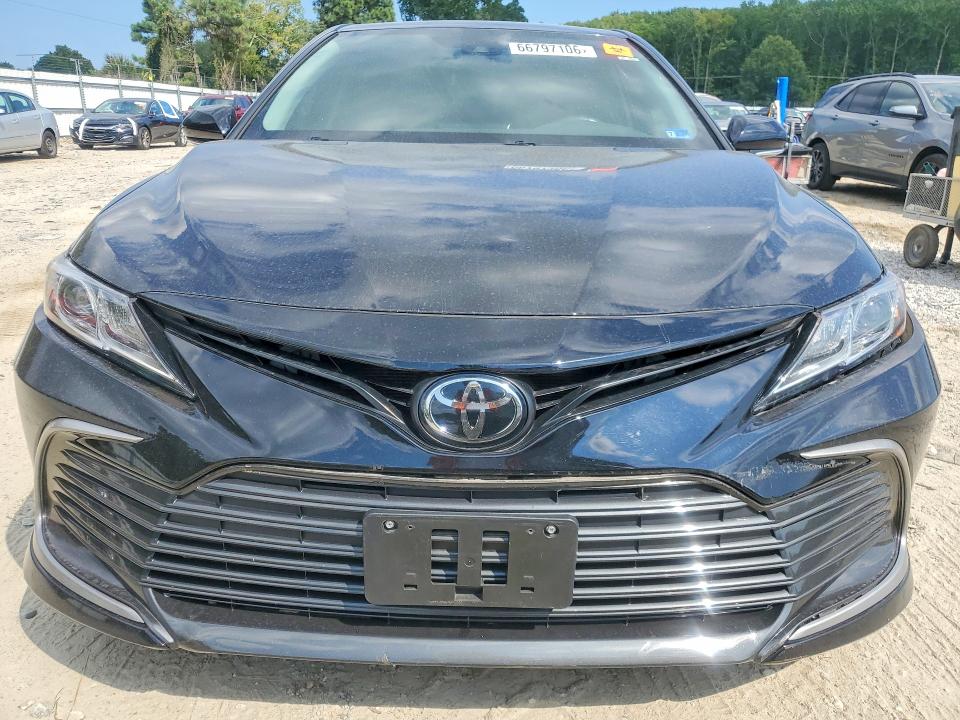 Photo 5 from auction – 2022 TOYOTA CAMRY with VIN 4T1C11BK4NU071518