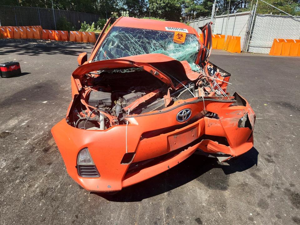 Снимка 5 от търг – 2012 TOYOTA PRIUS C с VIN JTDKDTB36C1021231