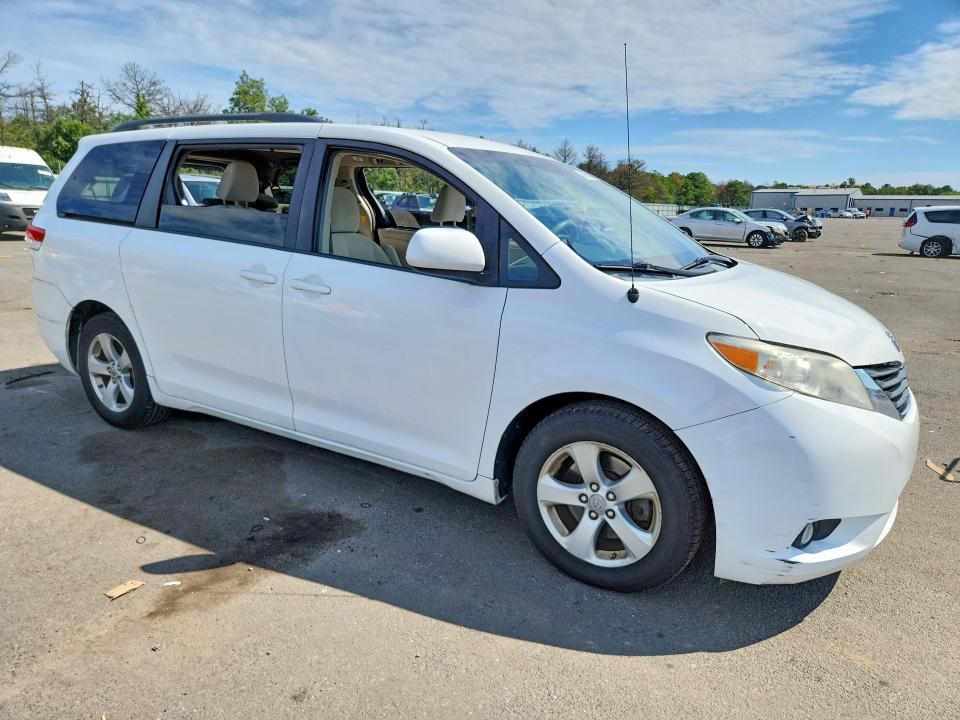 Фото 4 с аукциона – 2012 TOYOTA SIENNA с VIN 5TDKK3DC7CS216289