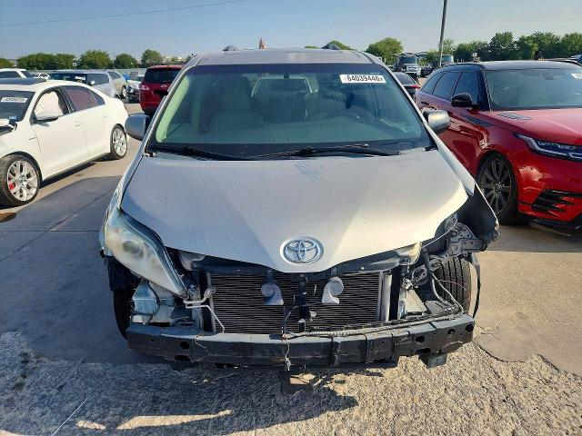 Photo 5 from auction – 2016 TOYOTA SIENNA with VIN 5TDYK3DC6GS702513