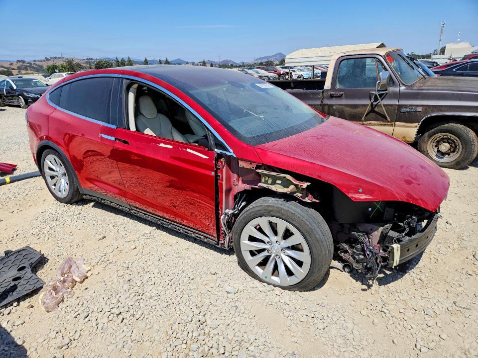 Photo 4 from auction – 2018 TESLA MODEL X with VIN 5YJXCAE26JF127182