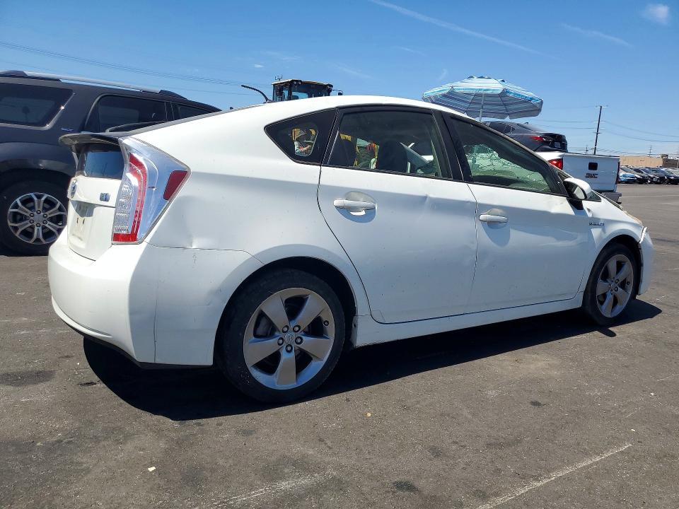 Zdjęcie 3 z aukcji – 2013 TOYOTA PRIUS z VIN JTDKN3DU2D1648075