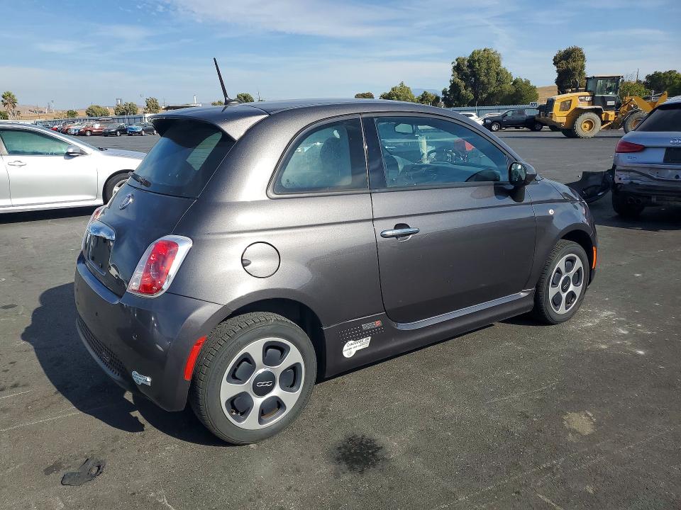 Foto 3 de la subasta – 2015 FIAT 500 con VIN 3C3CFFGE2FT642316