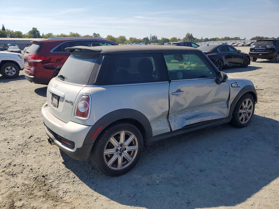 Photo 3 from auction – 2011 MINI COOPER with VIN WMWSV3C58BTY15306
