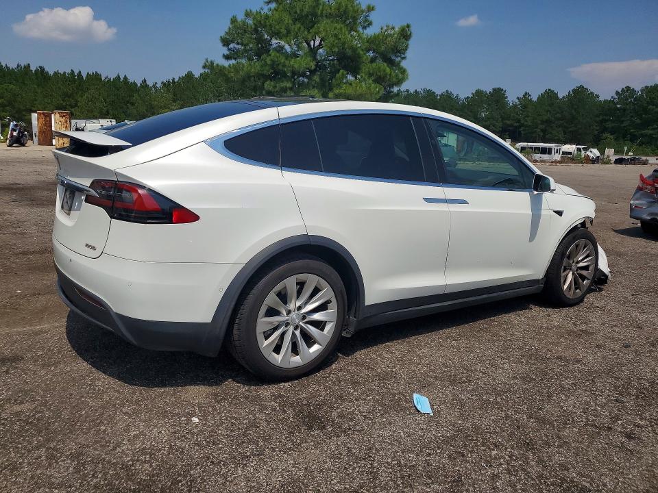 Photo 3 from auction – 2017 TESLA MODEL X with VIN 5YJXCBE24HF075955