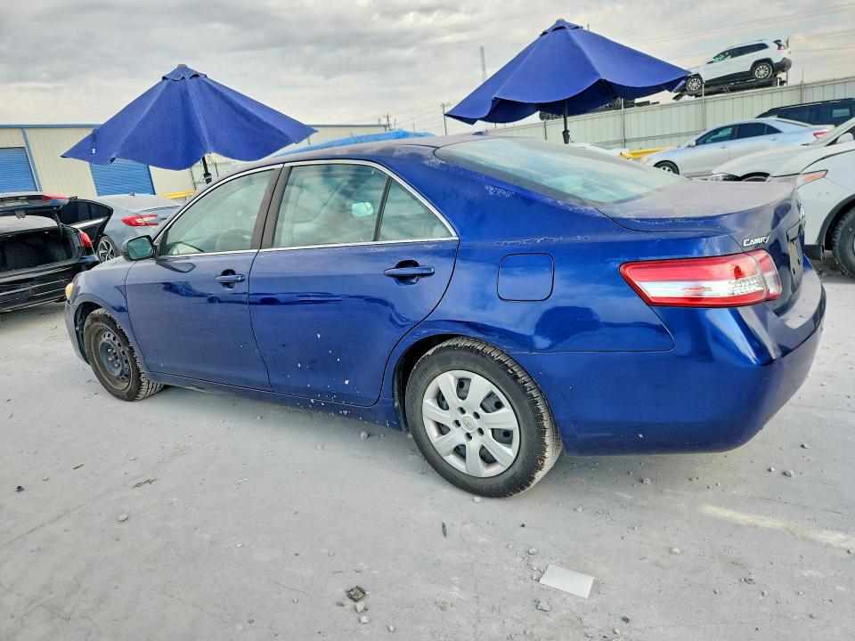 Zdjęcie 2 z aukcji – 2011 TOYOTA CAMRY z VIN 4T1BF3EK9BU586529