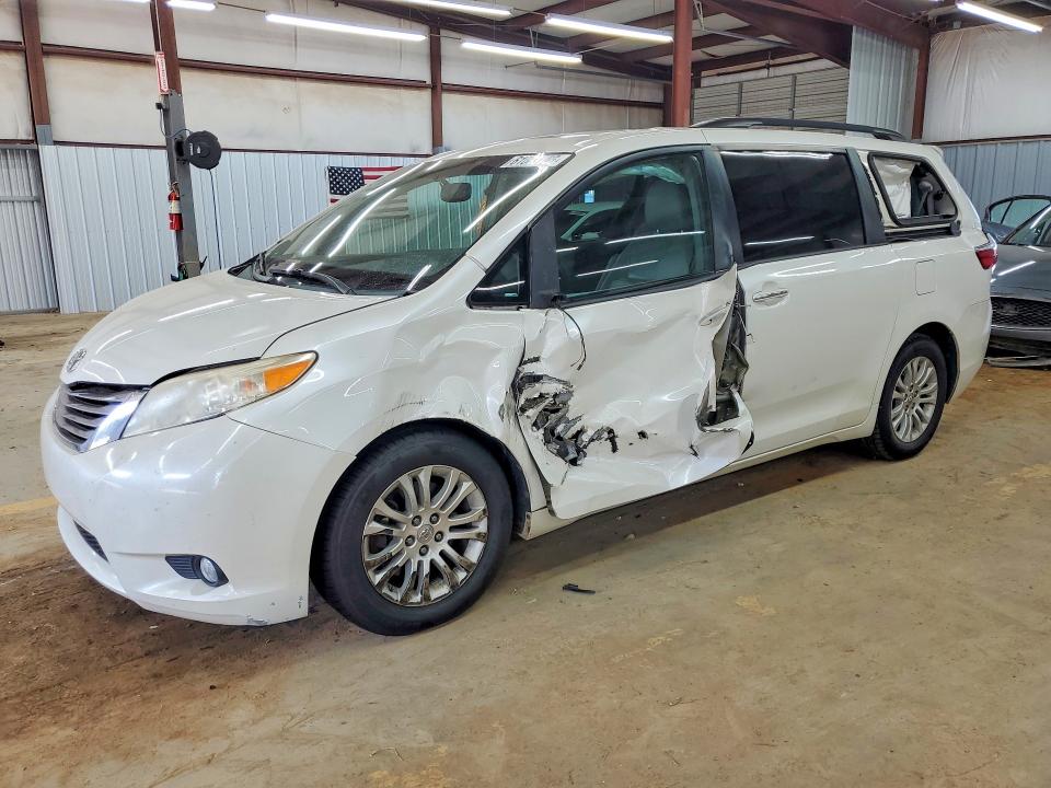 TOYOTA SIENNA 2015 with VIN 5TDYK3DC7FS578119 - Photo from auction