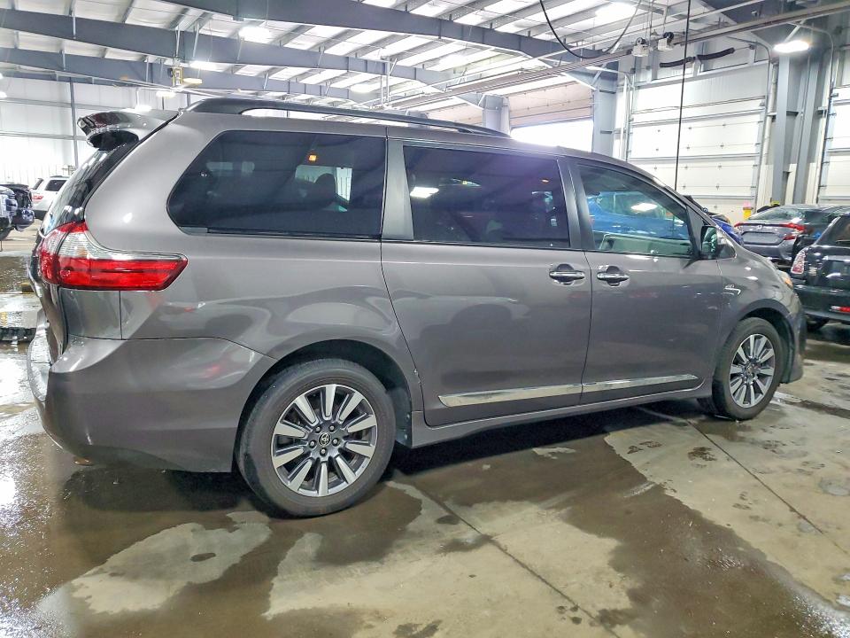 Photo 3 from auction – 2020 TOYOTA SIENNA with VIN 5TDDZ3DC3LS248693