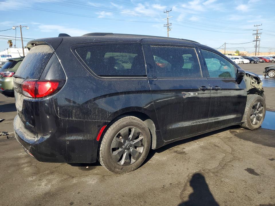 Photo 3 from auction – 2019 CHRYSLER PACIFICA with VIN 2C4RC1H77KR532893