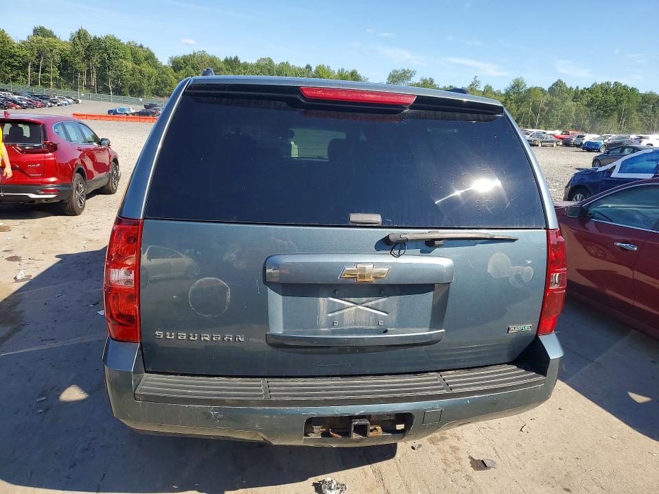 Photo 6 from auction – 2010 CHEVROLET SUBURBAN with VIN 1GNUKHE31AR212312
