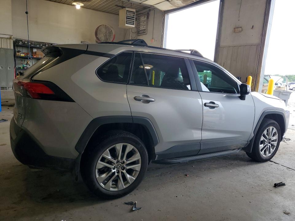 Photo 3 from auction – 2025 TOYOTA RAV4 with VIN 2T3A1RFV5SW622598