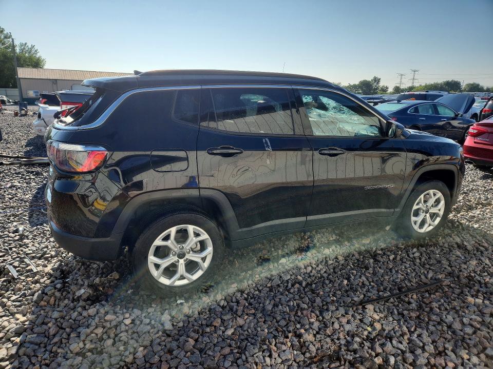 Foto 3 de la subasta – 2025 JEEP COMPASS con VIN 3C4NJDBN4ST549189