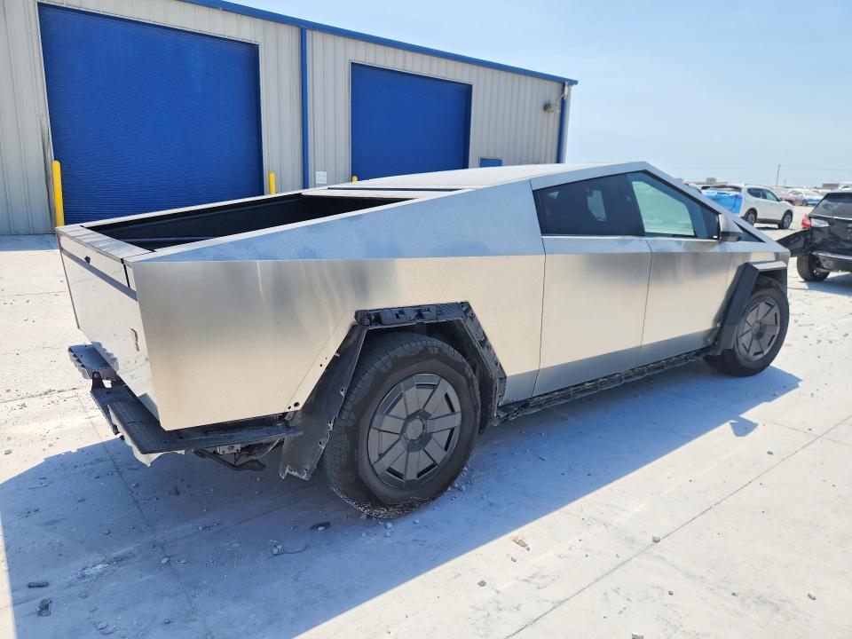 Photo 3 from auction – 2025 TESLA CYBERTRUCK with VIN 7G2CEHED9SA081216