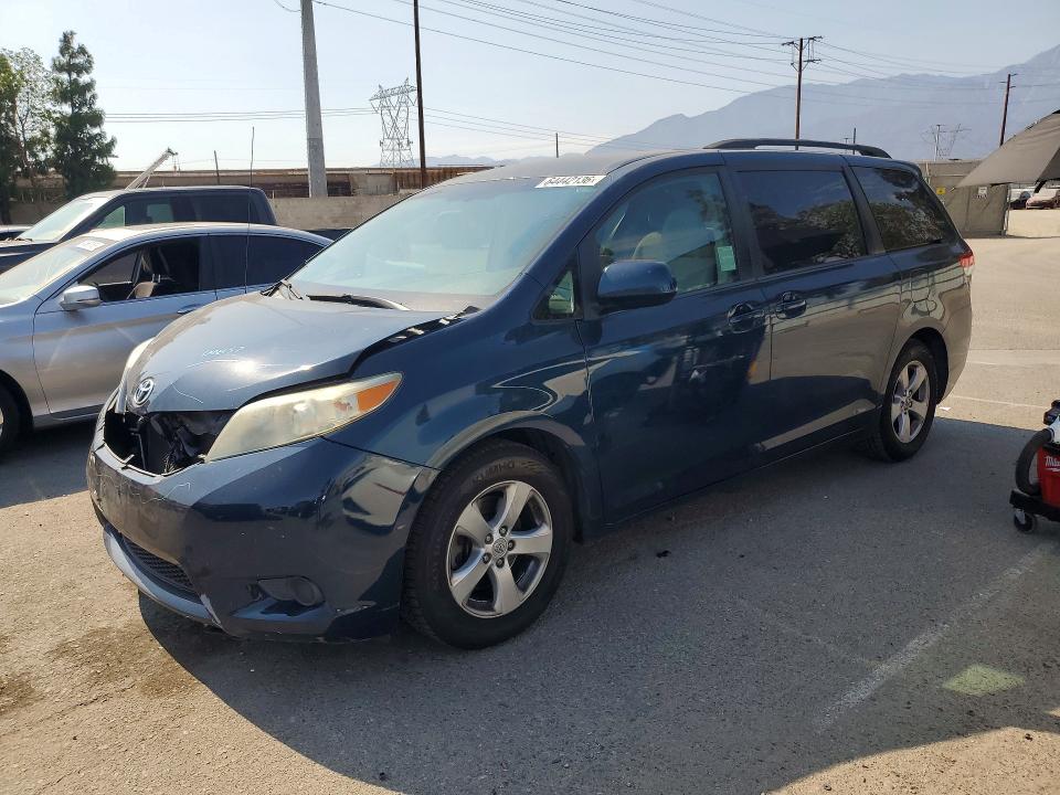 Фото 1 с аукциона – 2012 TOYOTA SIENNA с VIN 5TDKK3DC1CS273183