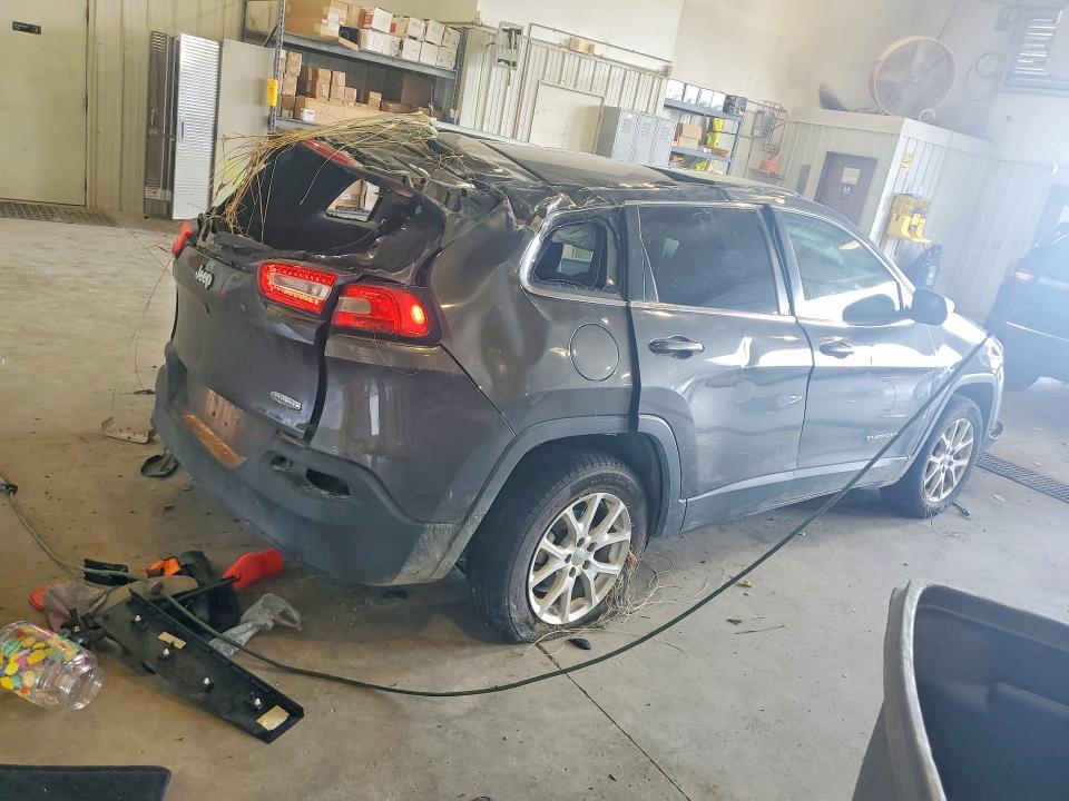 Photo 3 from auction – 2017 JEEP CHEROKEE with VIN 1C4PJLCB7HW645246
