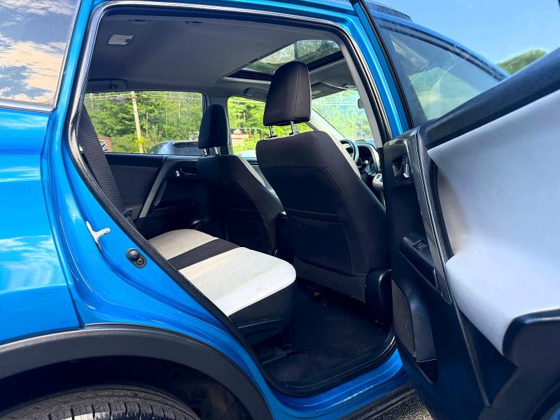 Photo 6 from auction – 2017 TOYOTA RAV4 with VIN JTMRFREV2HJ168047
