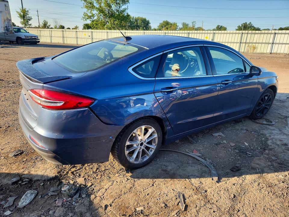 Photo 3 from auction – 2019 FORD FUSION with VIN 3FA6P0SU5KR102876