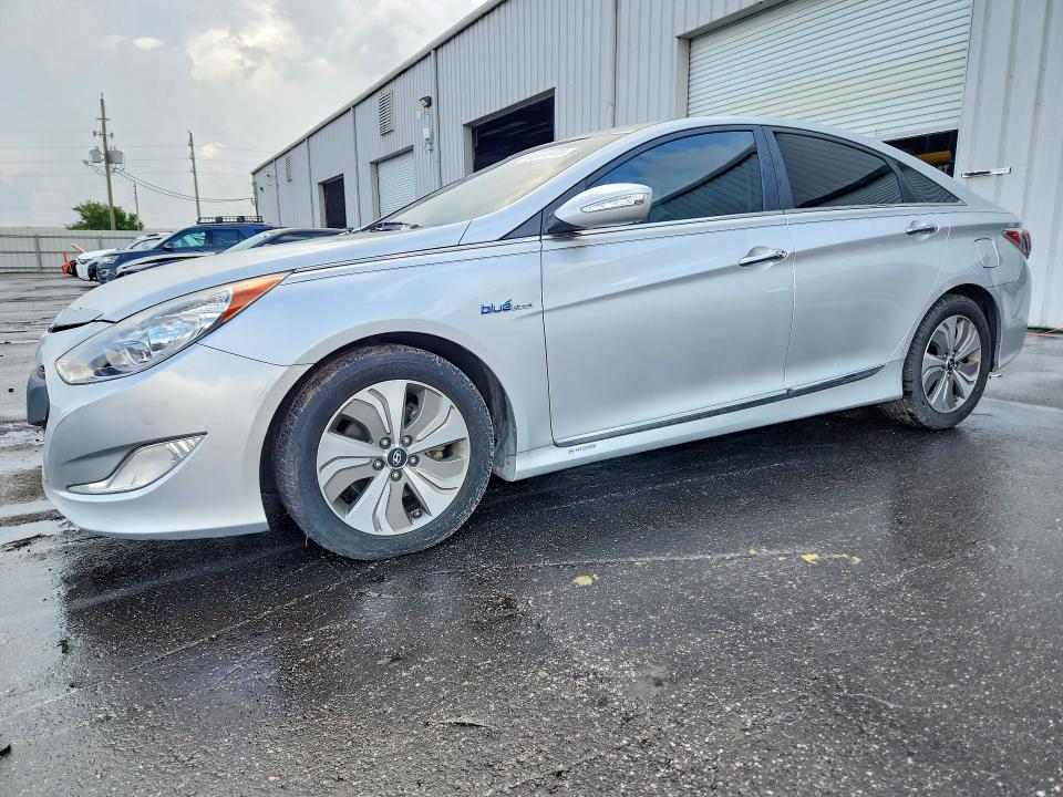 HYUNDAI SONATA 2013 with VIN KMHEC4A40DA079560 - Photo from auction