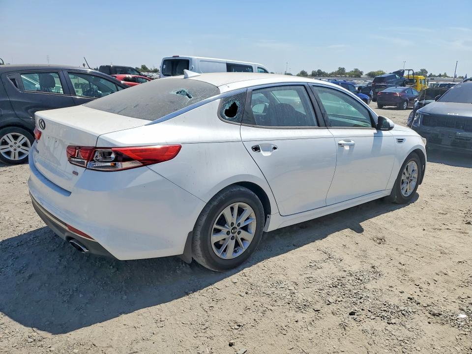 Photo 3 from auction – 2016 KIA OPTIMA with VIN 5XXGT4L34GG110755