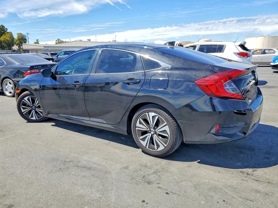 Photo 2 from auction – 2017 HONDA CIVIC with VIN 2HGFC1F34HH647776
