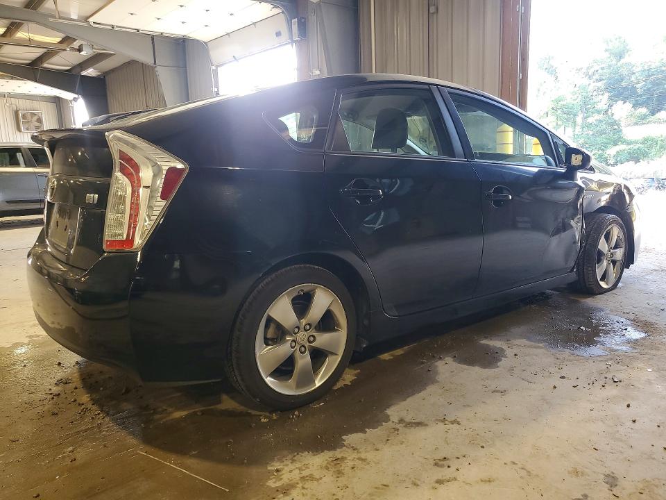 Photo 3 from auction – 2013 TOYOTA PRIUS with VIN JTDKN3DU3D1653544