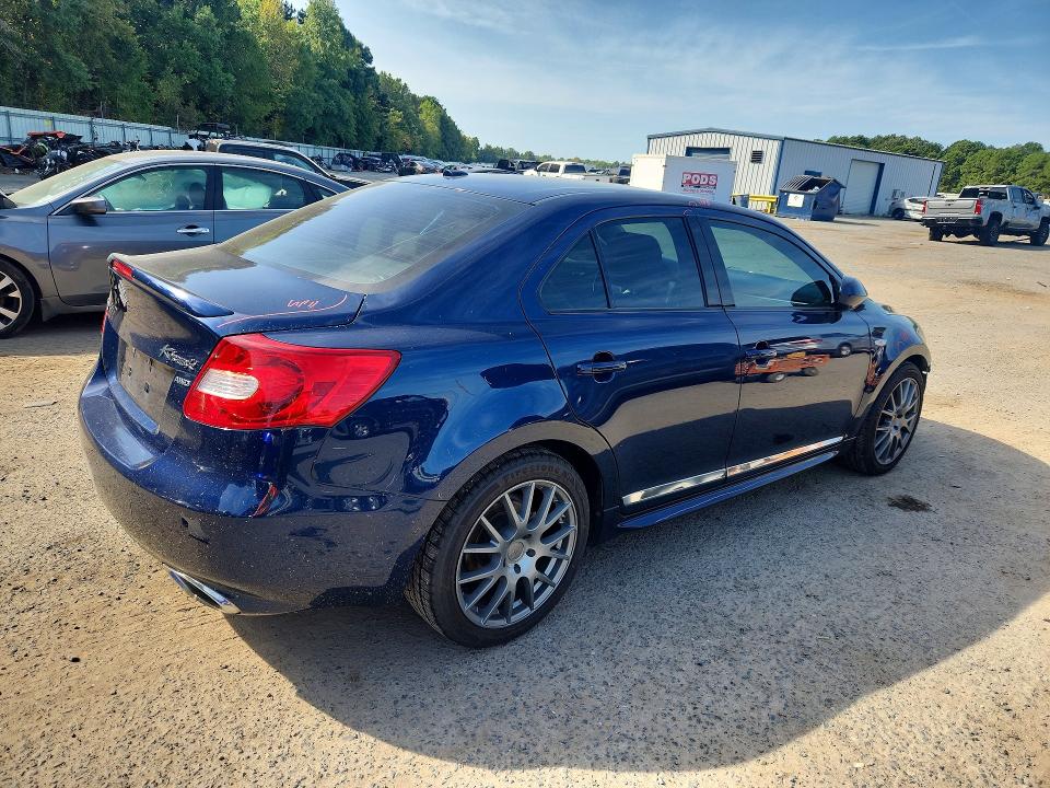 Foto 3 de la subasta – 2012 SUZUKI KIZASHI con VIN JS2RF9A85C6101153