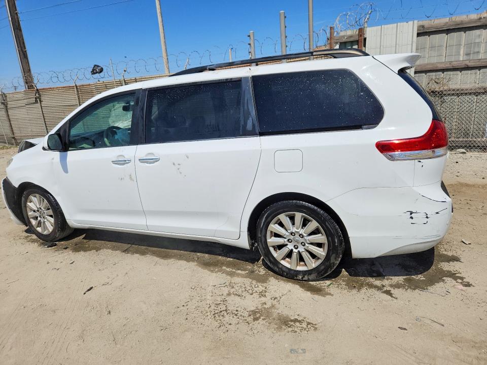 Photo 2 from auction – 2014 TOYOTA SIENNA with VIN 5TDDK3DC5ES079297