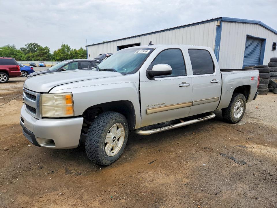 CHEVROLET SILVERADO 2011 with VIN 3GCPKTE38BG277877 - Photo from auction