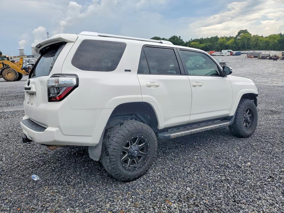 Photo 3 from auction – 2014 TOYOTA 4RUNNER with VIN JTEBU5JR7E5175343