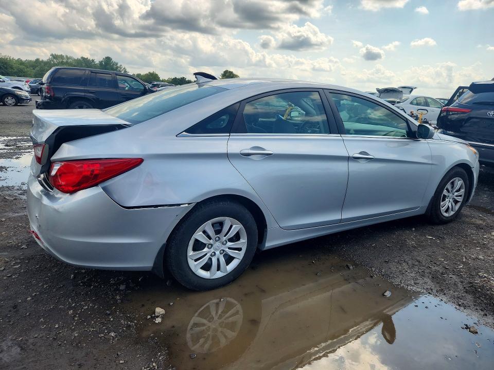 Photo 3 from auction – 2012 HYUNDAI SONATA with VIN 5NPEB4AC3CH341576