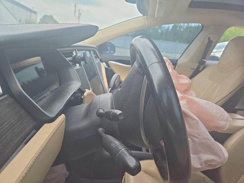 Photo 9 from auction – 2014 TESLA MODEL S with VIN 5YJSA1H17EFP44194