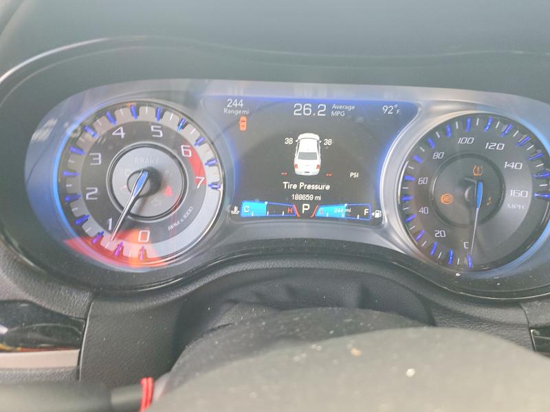 Photo 9 from auction – 2017 CHRYSLER 300 with VIN 2C3CCABT1HH646659