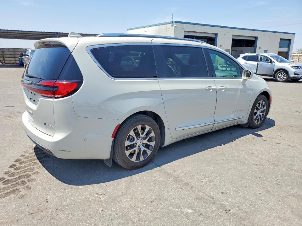 Photo 3 from auction – 2021 CHRYSLER PACIFICA with VIN 2C4RC1N72MR522621