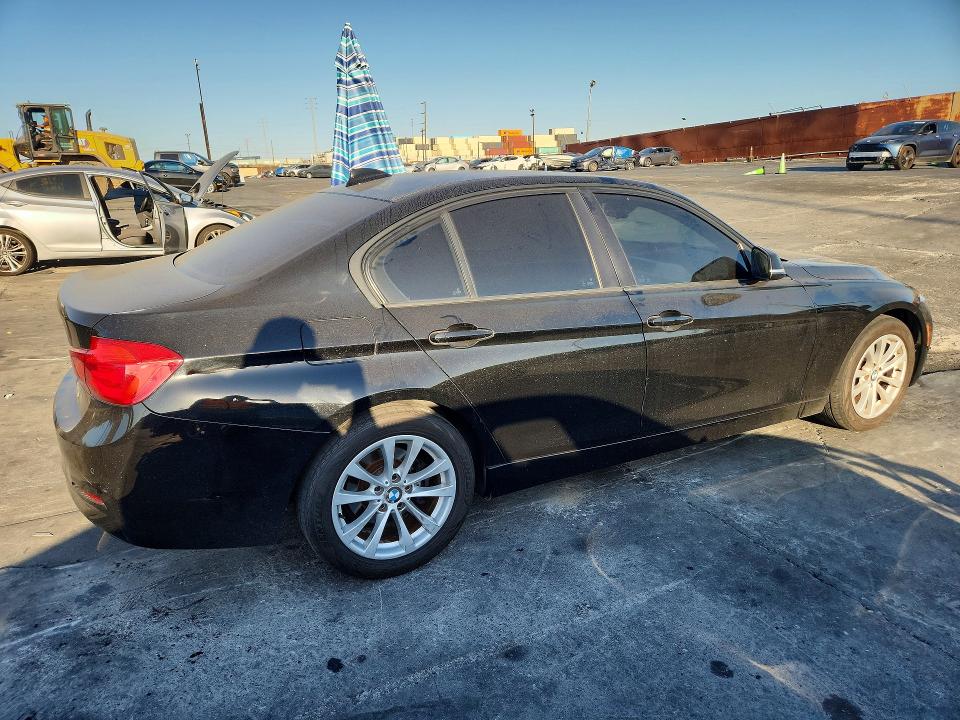 Photo 3 from auction – 2017 BMW 320 with VIN WBA8A9C54HK620181