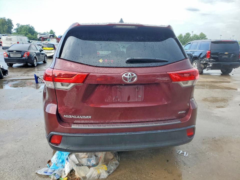 Photo 6 from auction – 2018 TOYOTA HIGHLANDER with VIN 5TDBZRFH3JS844600